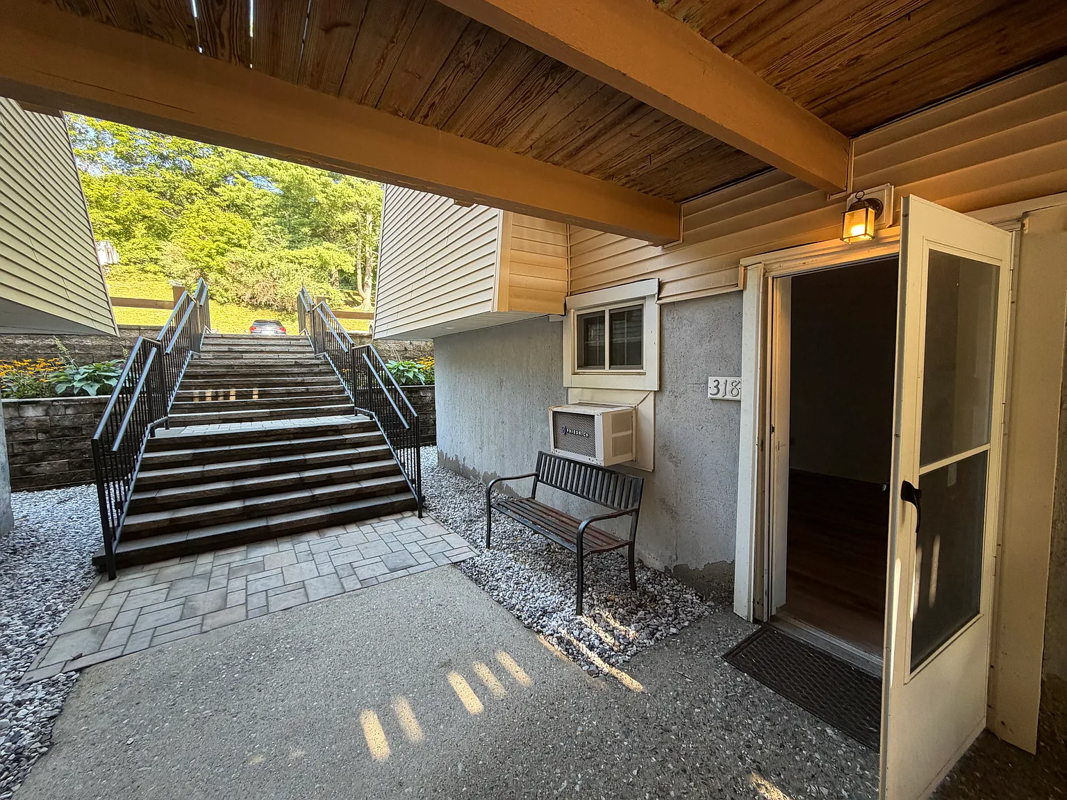 1 bed, 706 sqft, $2,400 — Photo 1