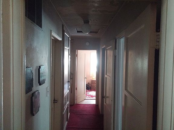 4th image of 390 E Markland Dr