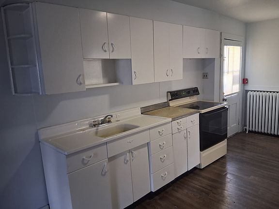 5th image of 545 Maple St APT 6