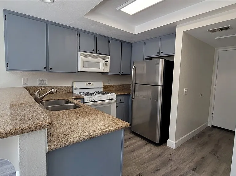 1112 S Cypress Ave #28 — Photo 12