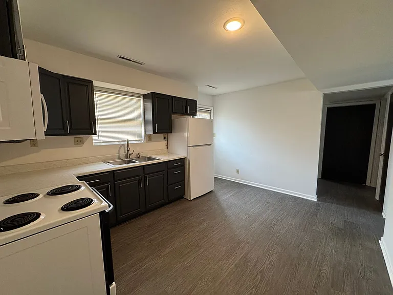 560 N East Park Ln — Photo 9
