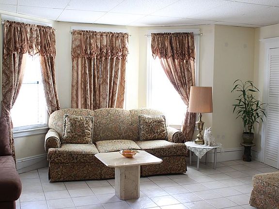 4th image of 74 Fernwood Ave