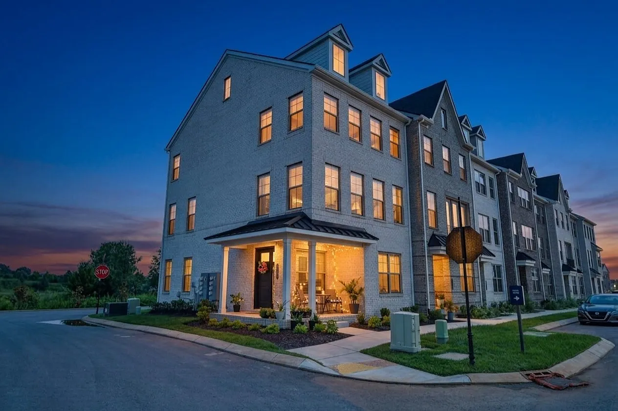 3 bed, 3.5 bath, 2070 sqft, $3,300 — Photo 1