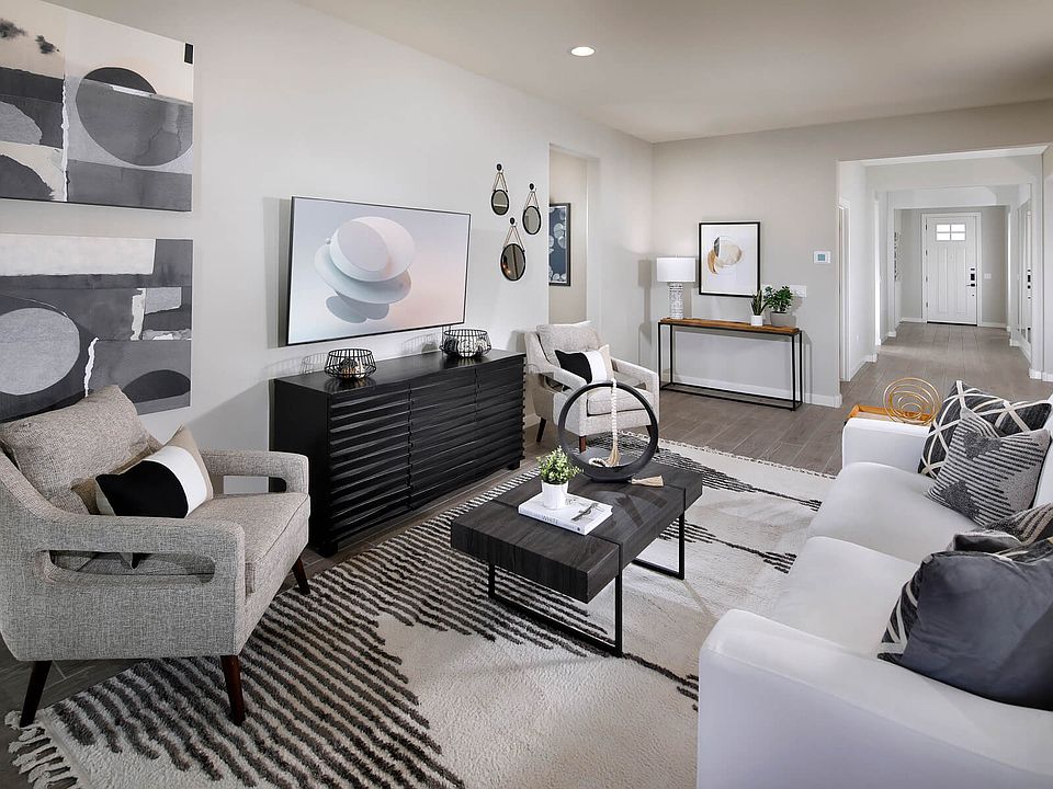 The 2190 floorplan modeled at Houghton Reserve in Tucson, AZ.