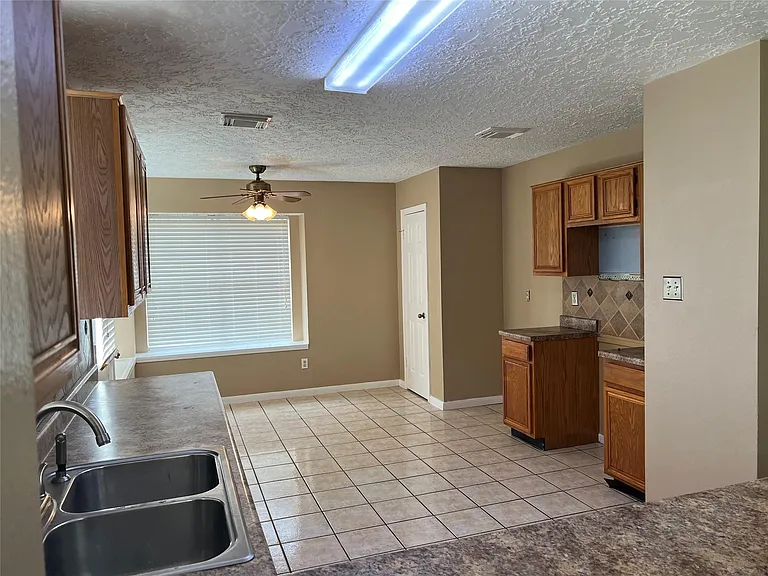 13967 Dentwood Dr — Photo 3
