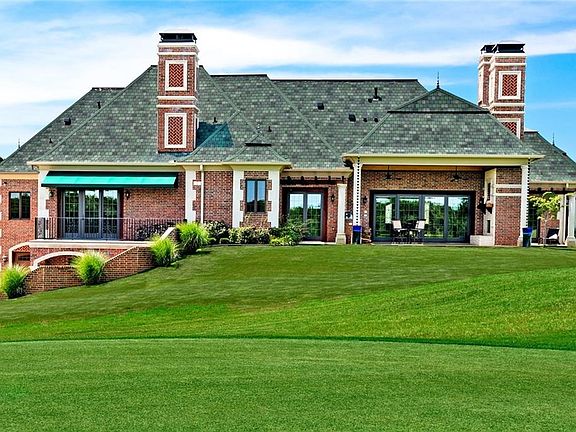2nd image of 455 Toscana Cir