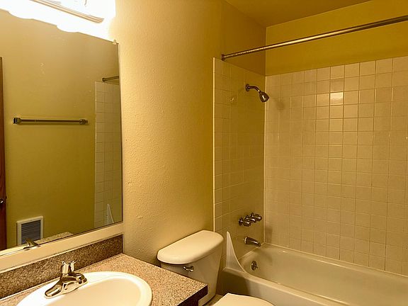 5th image of 7830 SE Clackamas St APT 5