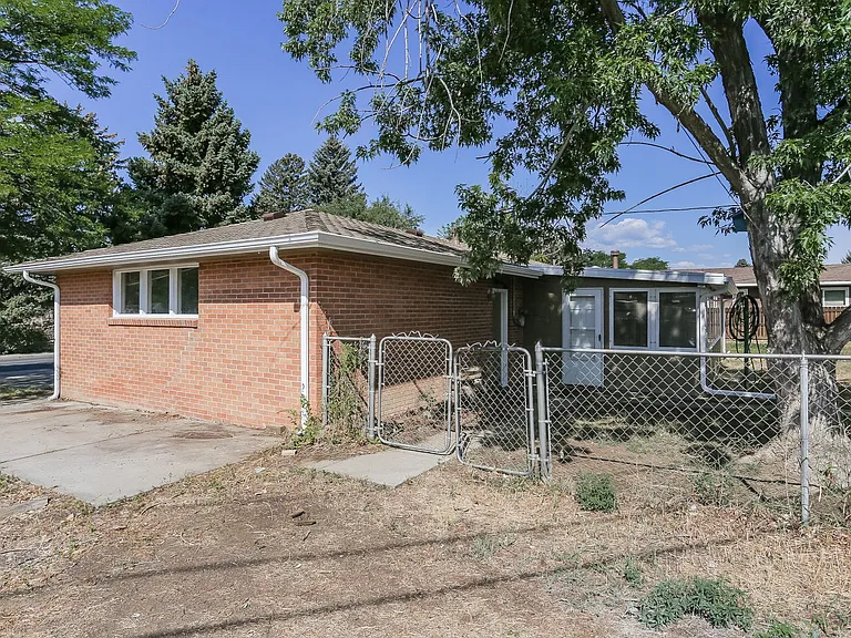 2408 Lake Dr — Photo 12
