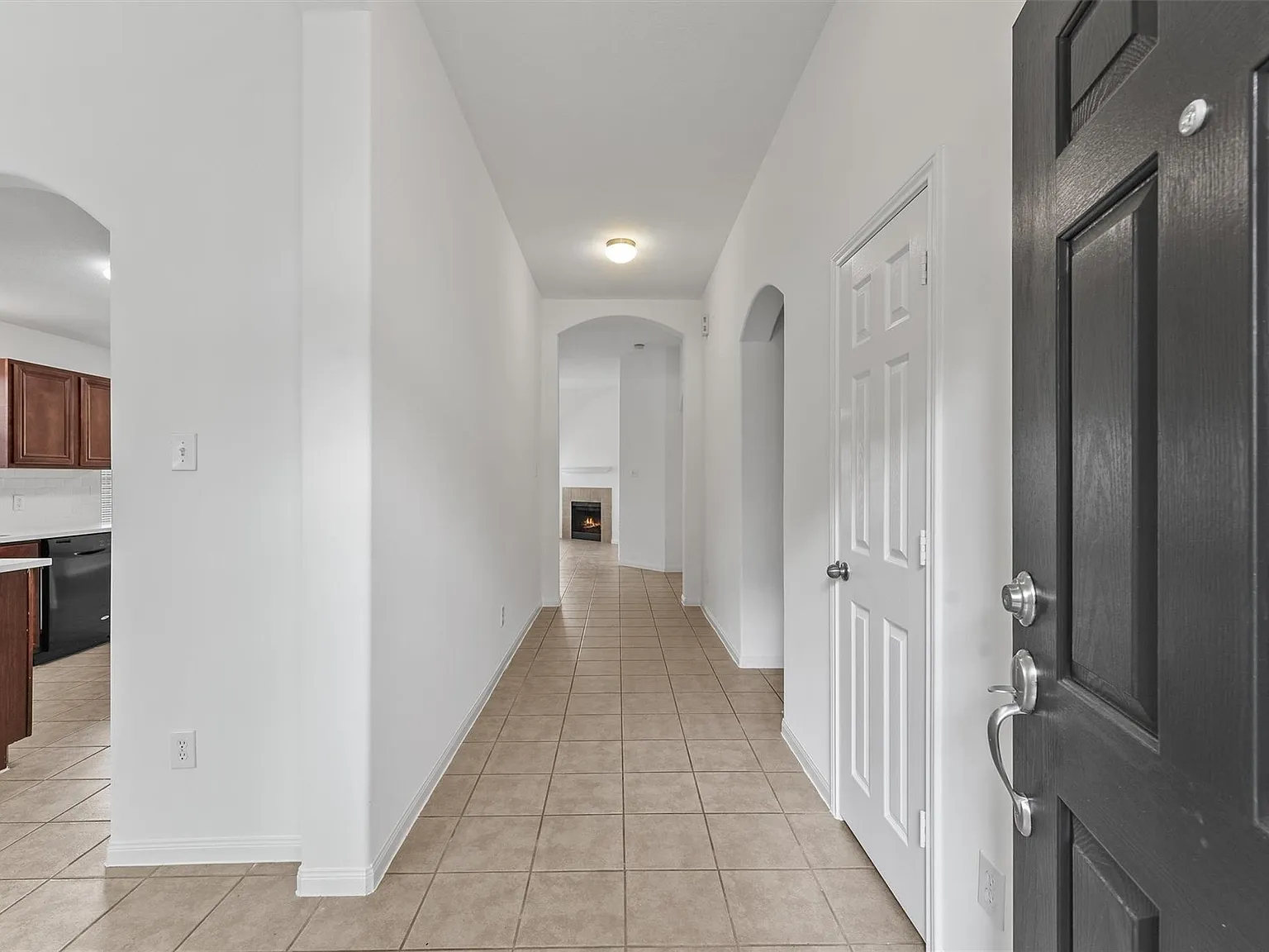 3 bed, 2.0 bath, 1638 sqft, $2,200 — Photo 4