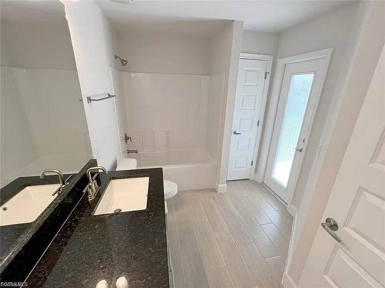 410 SE 1st Terrace Cpe — Photo 19