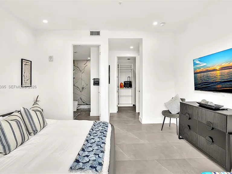 2100 Miami Rd #202 — Photo 11