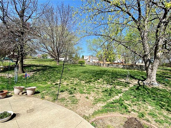 4th image of 4817 Woodfield Dr