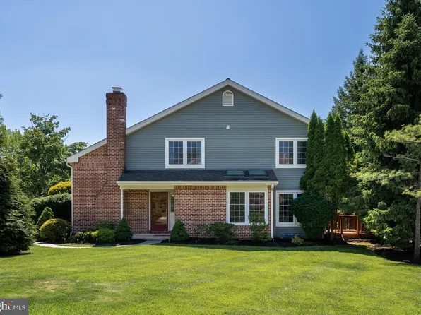 79 Abrams Ln, Chesterbrook, PA 19087