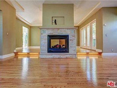 3rd image of 7252 W 85th St