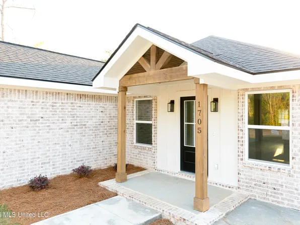1804 Barracuda Dr, Gautier, MS 39553
