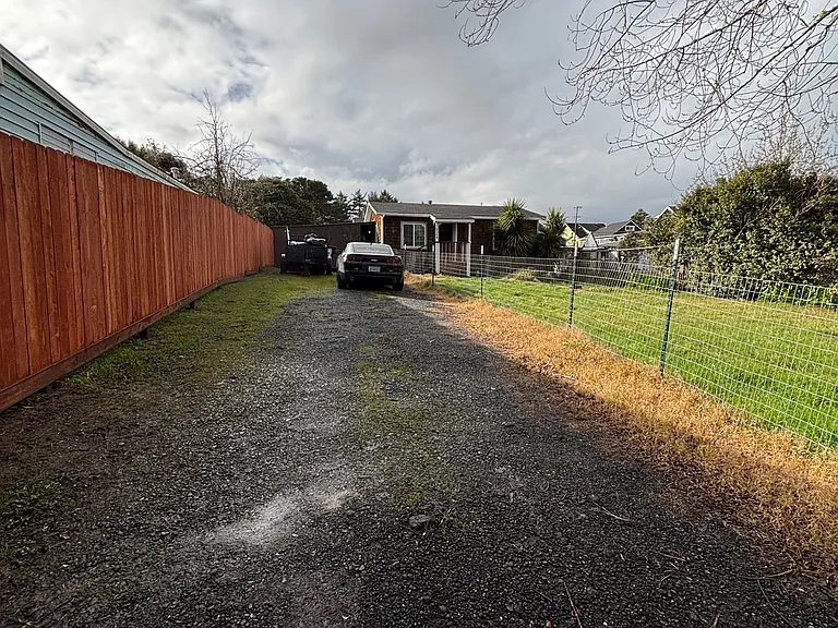 4368 Lewis Ave — Photo 8