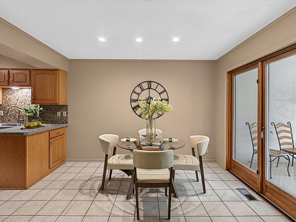 4th image of 8432 W 100th St