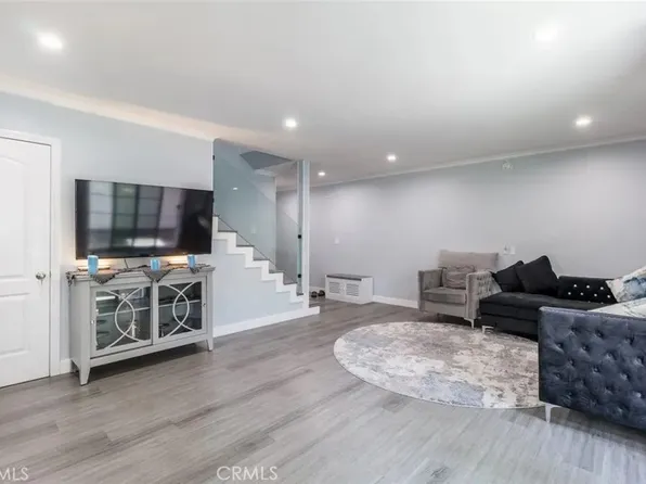 7046 De Celis Pl Unit 6, Van Nuys, CA 91406