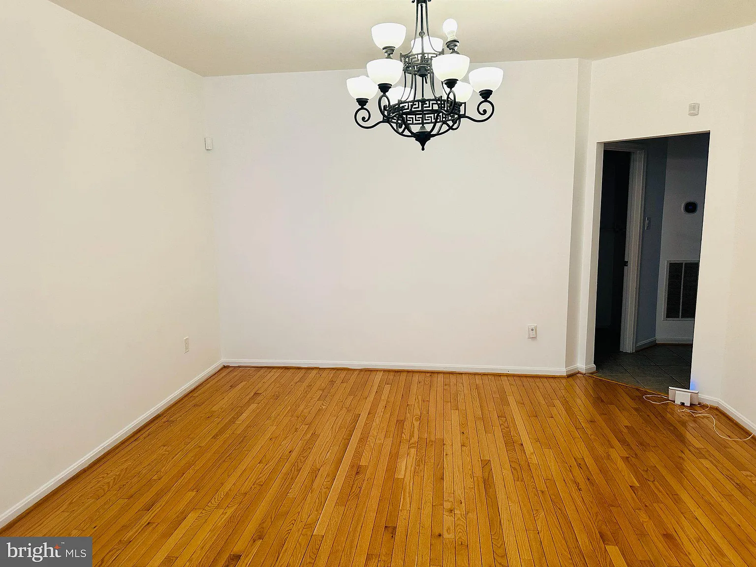 4 bed, 3.5 bath, 3664 sqft, $3,500 — Photo 4