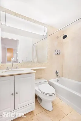 Rented by Mdrn Residential | media 9