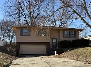 1104 E Halsey St, Maryville, MO 64468