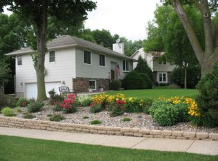 4112 77th Place Cir, Urbandale, IA 50322