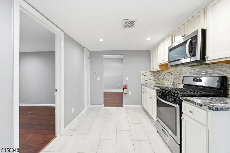 2 bed, 1.0 bath, $2,000 — Photo 4