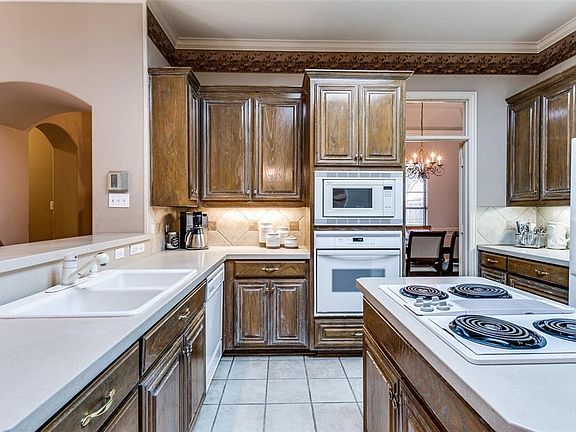 4th image of 2224 Bedford Cir