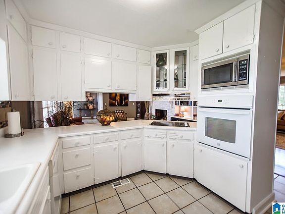 3rd image of 186 Bridgeview Dr