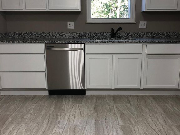 3rd image of 1308 Woodridge Dr