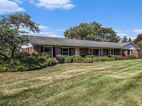 3rd image of 5644 Blue Grass Ln