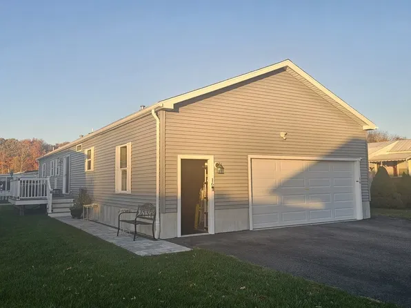 16 Jason Way #16, West Bridgewater, MA 02379