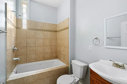1422 Christian St #2R Photo 1