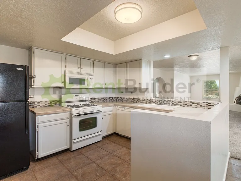 10101 La Paz Dr NW — Photo 14
