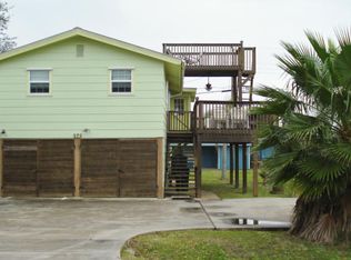 375 Royal Oak Ln, Rockport, TX 78382