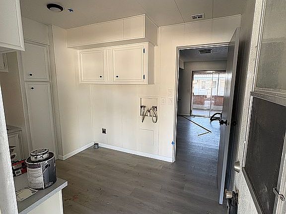 Side entrance/Utility room
