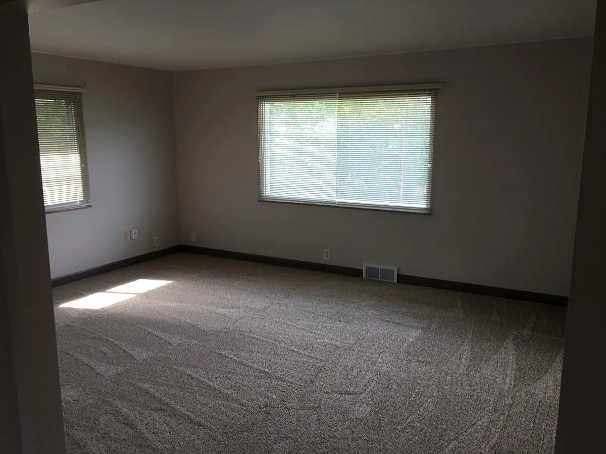 E Huston Street, Barberton — Photo 4