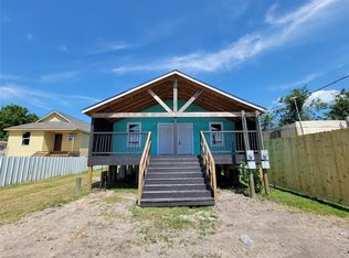 715A 11th St, Dickinson, TX 77539