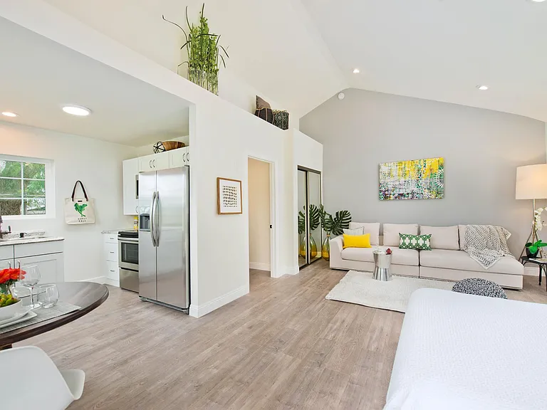 11339 Bertrand Ave — Photo 2
