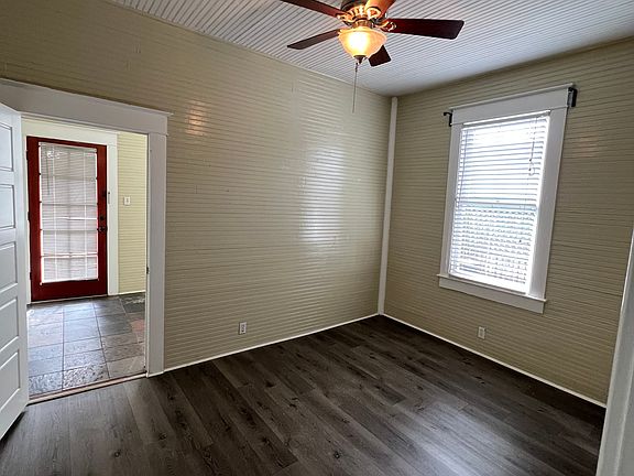 5th image of 2307 E 9th Ave