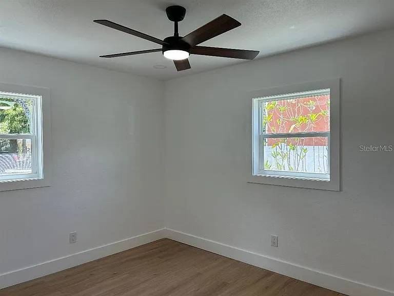 4611 W McElroy Ave — Photo 27