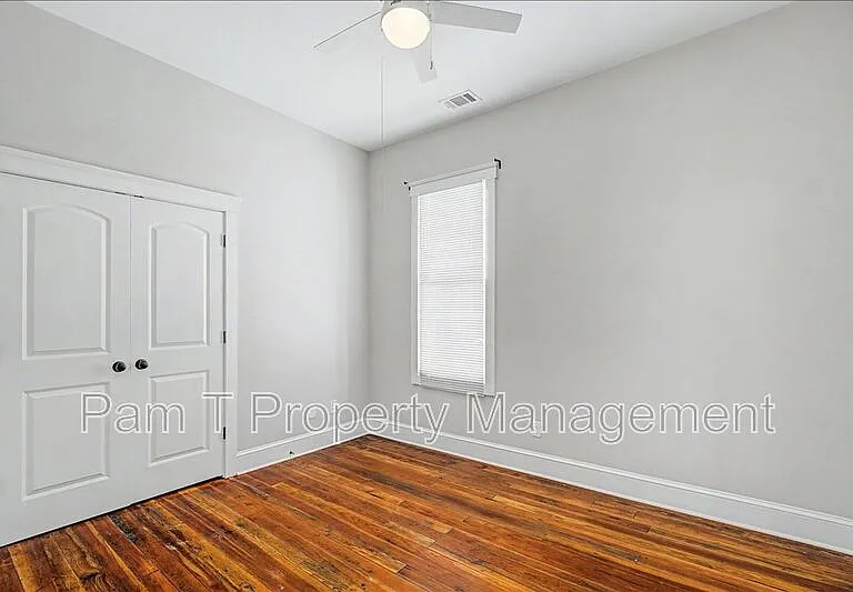 512 E 34th St — Photo 17