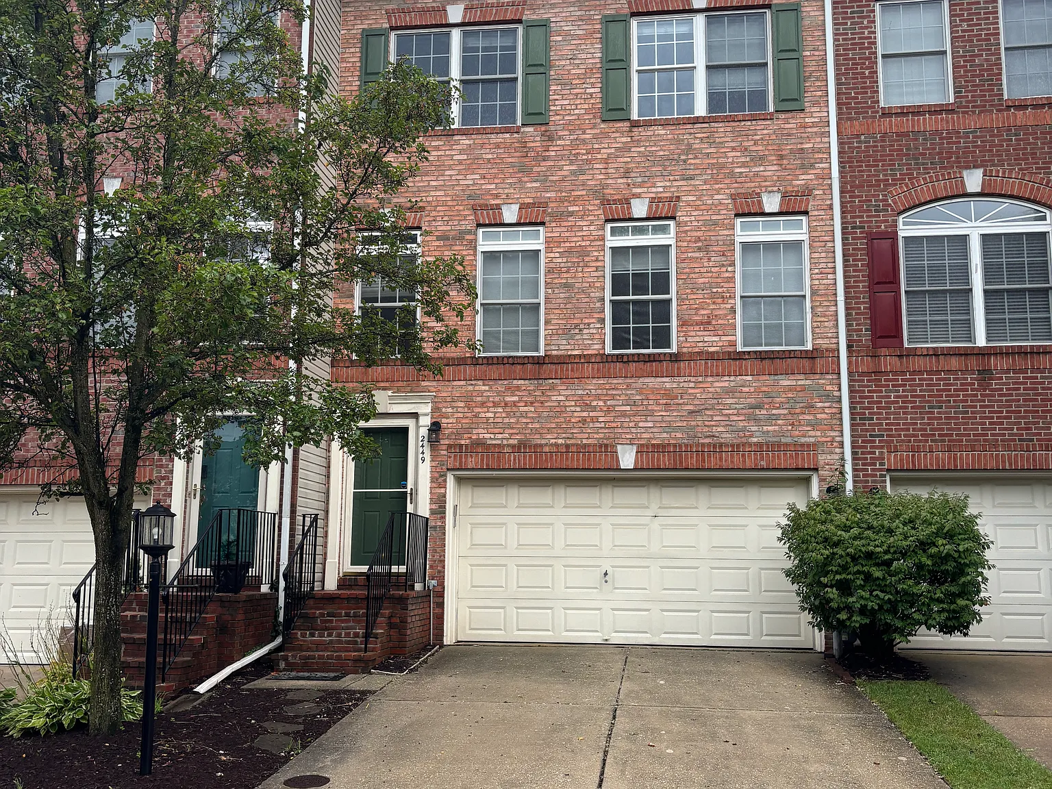 4 bed, 3.5 bath, 2576 sqft, $3,300 — Photo 1