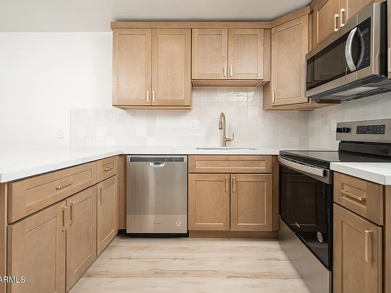 810 E Colter St #A — Photo 4