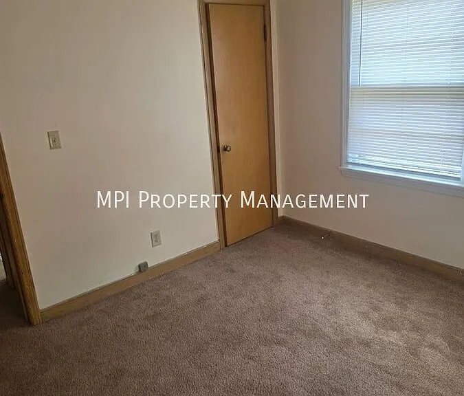 332 N 75th St #7 — Photo 12