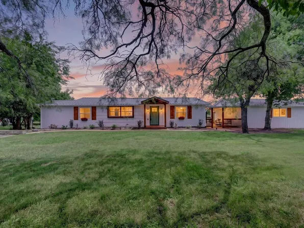 704 Spring Miller Ct, Arlington, TX 76002