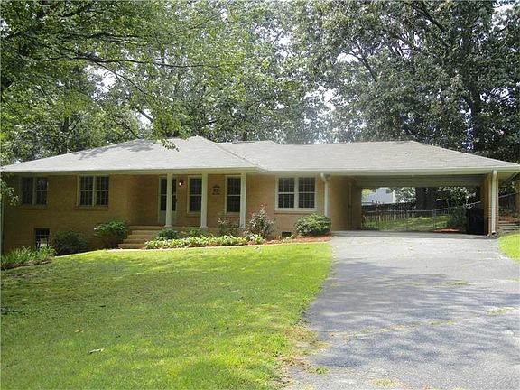 3rd image of 988 Gunter Cir