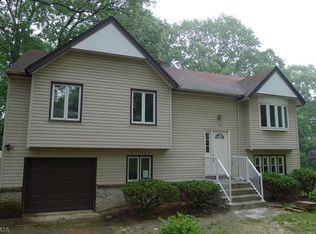 14 Arnold Rd, Landing, NJ 07850