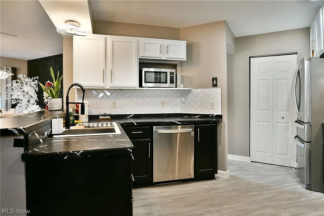 3 bed, 2.5 bath, 1942 sqft, $2,800 — Photo 1