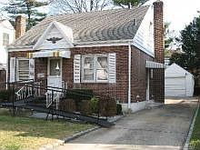 2nd image of 532 Maple Dr W